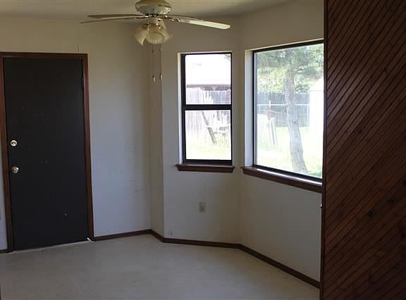 3rd image of 605 SW 62nd St