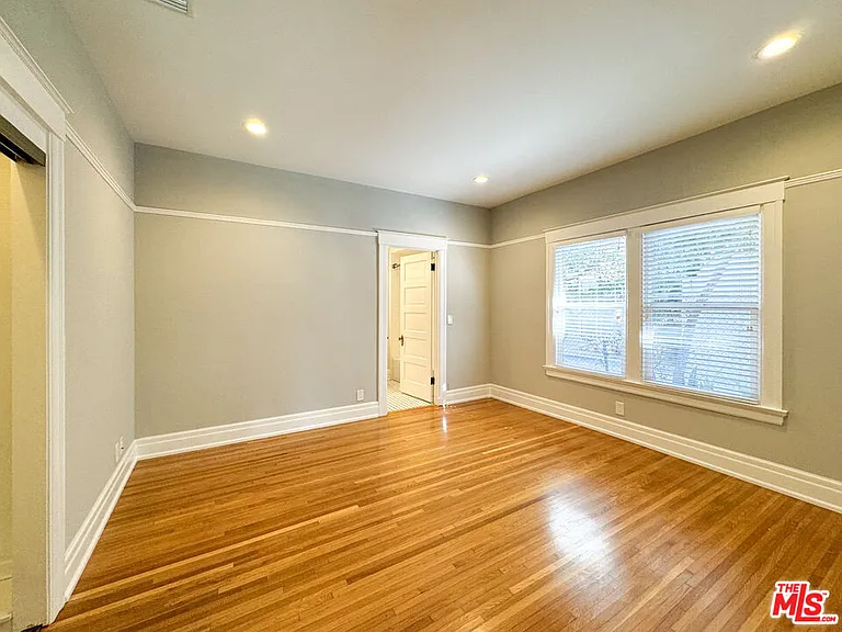 922 W Kensington Rd — Photo 18