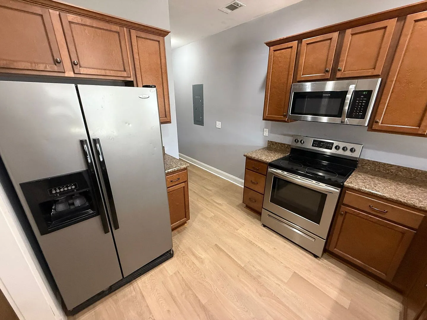Pre-Leasing For August 5th 2027! — Photo 4