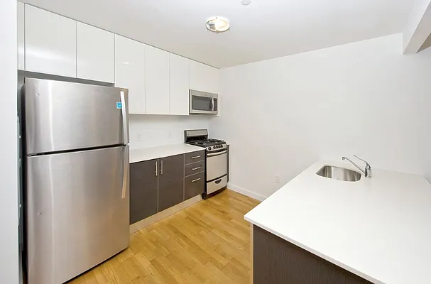Rented by Astoria Realty | media 2