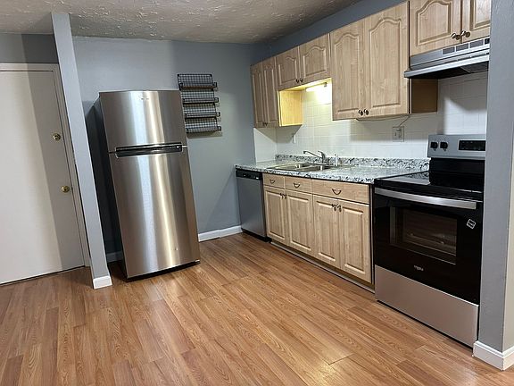 3rd image of 124 Capitol Hill Dr #J