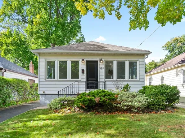 135 Deane Ave, Oakville, ON L6K 1N2