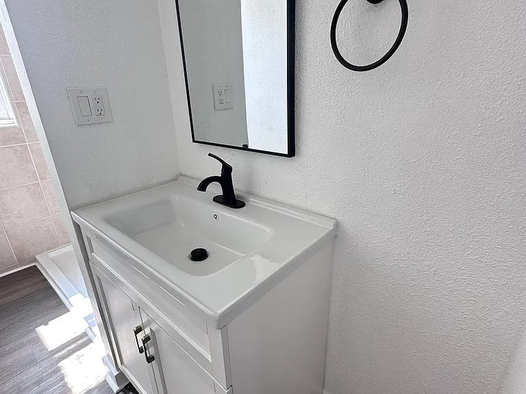611 N Kaweah St #601 — Photo 9