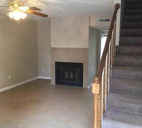2nd image of 207 Woodland