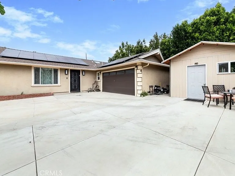 10500 Jordan Ave — Photo 1
