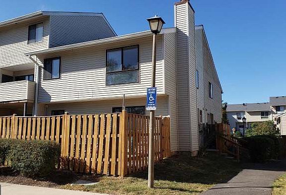 Townhouse with backyard