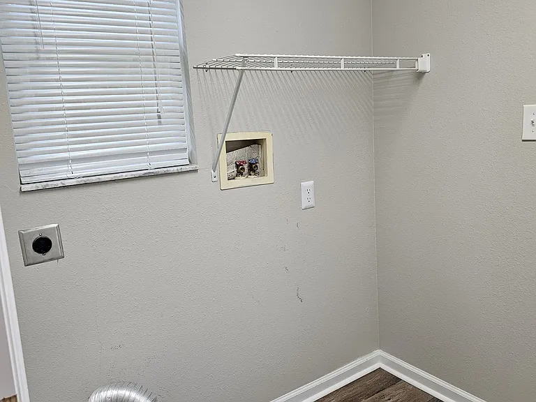 2602 Davis Ave — Photo 6