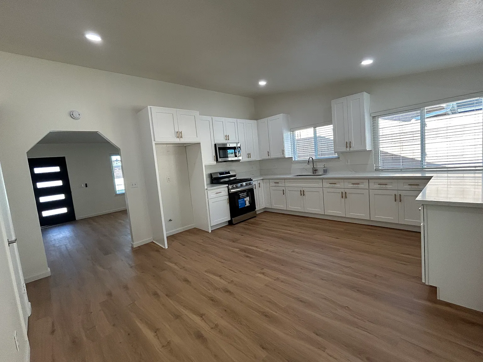 4 bed, 1380 sqft, $3,750 — Photo 4