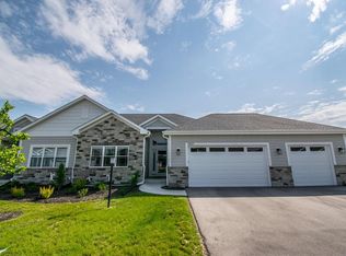 7837 W Stone Ridge Dr, Lannon, WI 53046