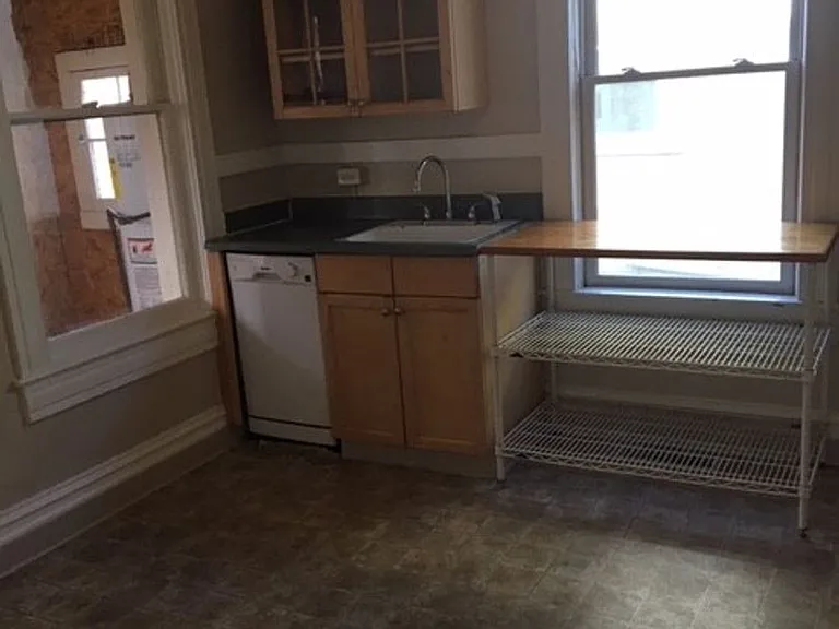 405 W Broad St — Photo 5