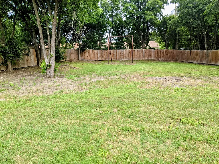 703 Rosedale Dr — Photo 12