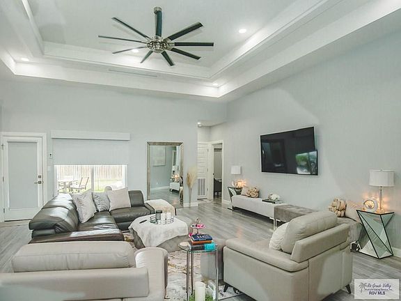 3rd image of 5941 Friars Ct