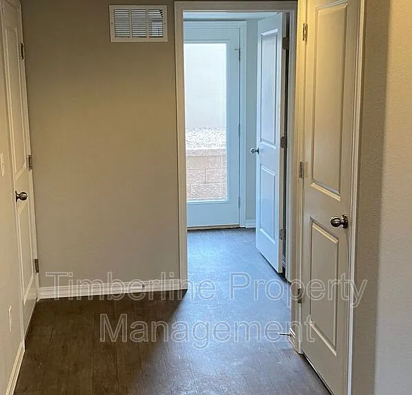 889 Grissom Dr — Photo 13