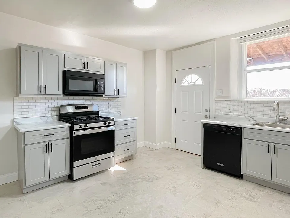 3022 Virginia Ave #1S-2S-3S