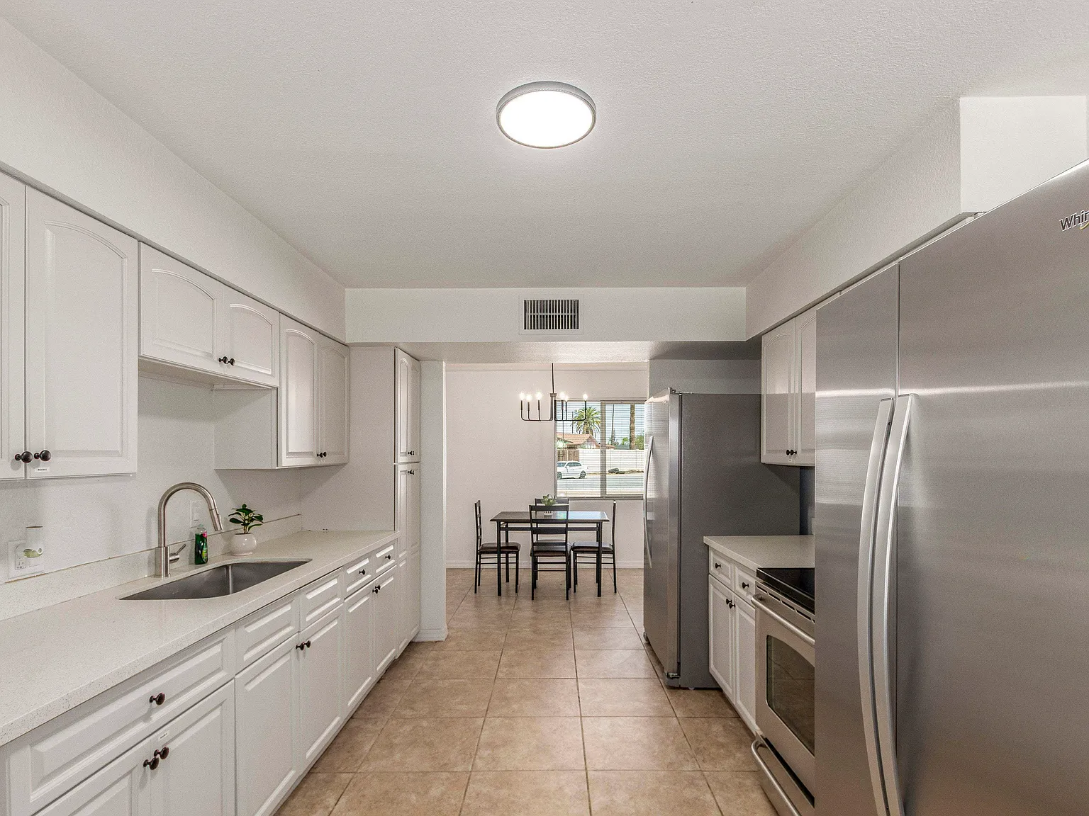 4 bed, 2.0 bath, 2500 sqft, $819 — Photo 3