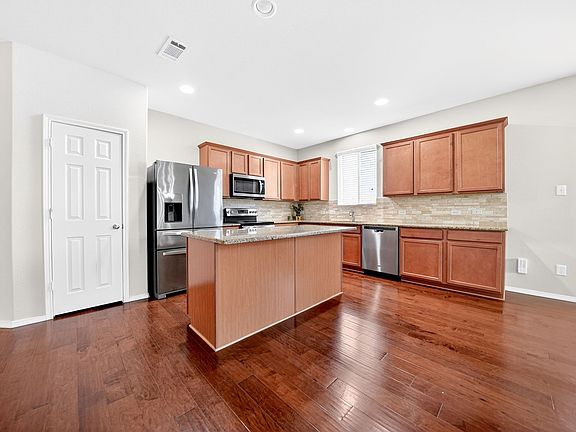 5th image of 2232 Heaton St