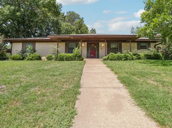 2030 Huntington Dr, Grand Prairie, TX 75051