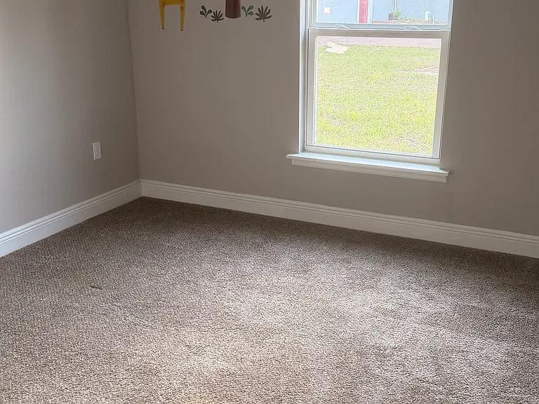 2117 Winger Ave — Photo 13
