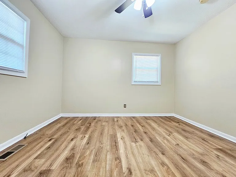 7526 Bridgeman Dr — Photo 8