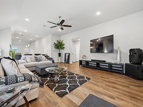 5th image of 8118 Royal Breeze Dr