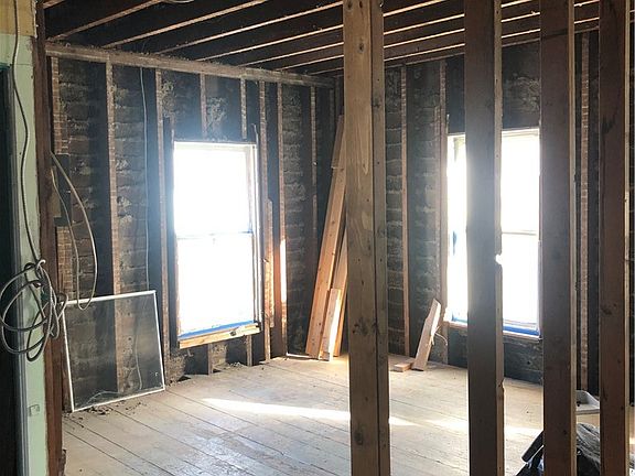 3rd image of 19 Fonda Ave #2