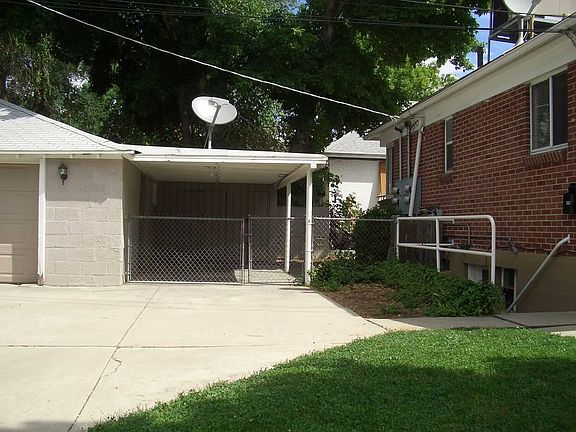 Car port included
