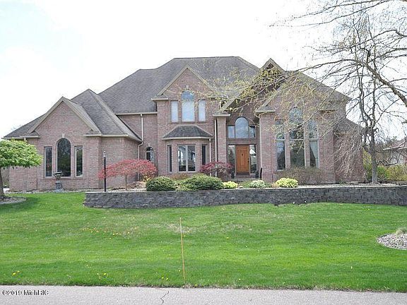 2nd image of 221 Lynwood Dr