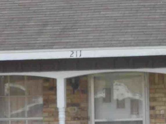 2nd image of 211 Bonita St