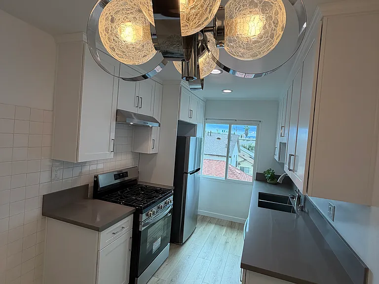 1161 N Hobart Blvd — Photo 5