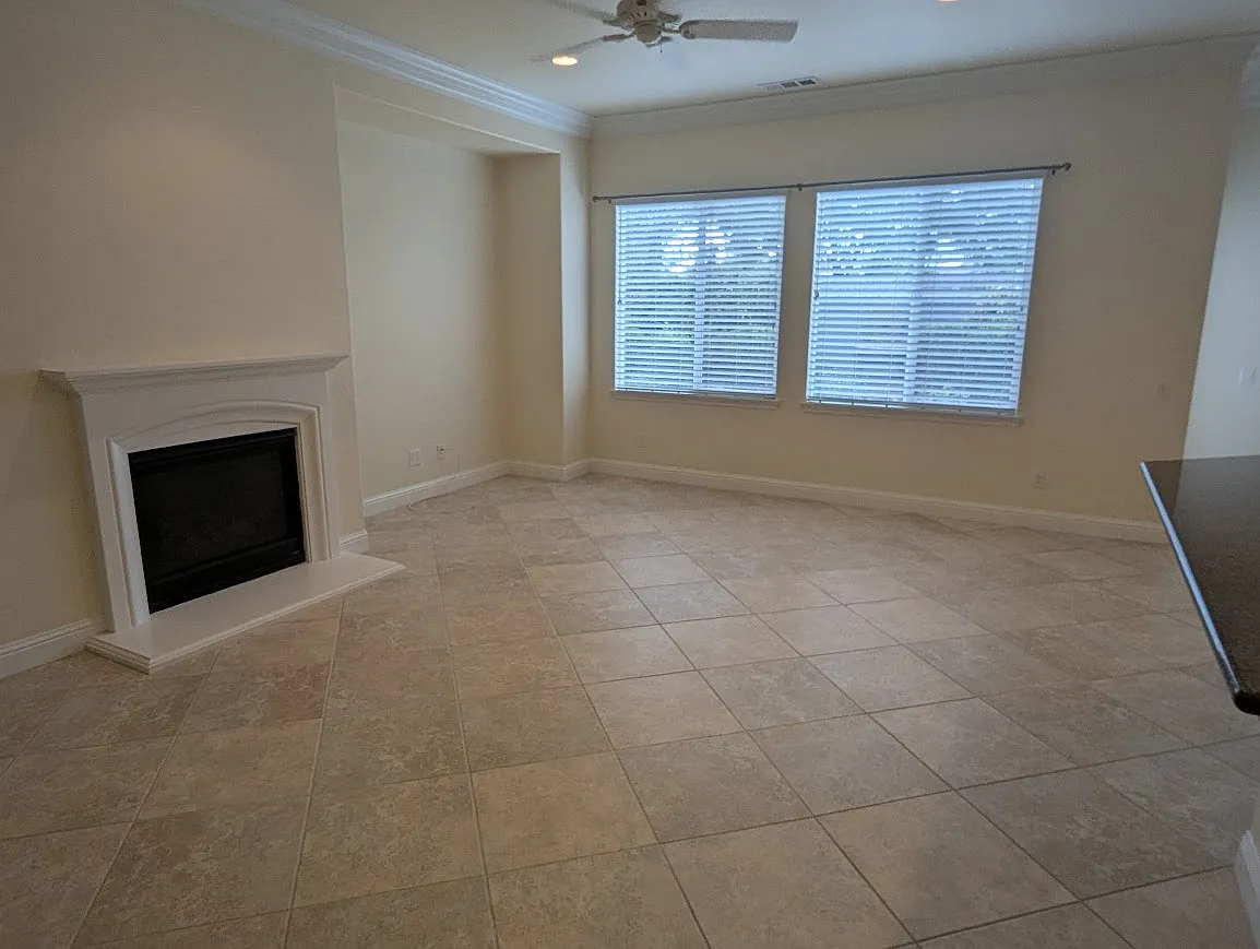 3 bed, 2.5 bath, 2385 sqft, $2,995 — Photo 2