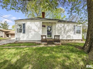 312 N Walnut St, Rochester, IL 62563