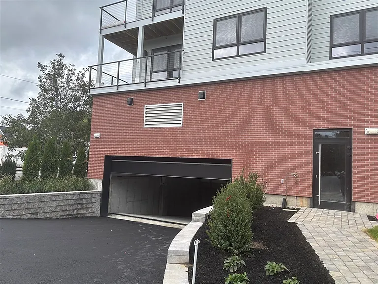 1391 Main St #302 — Photo 24