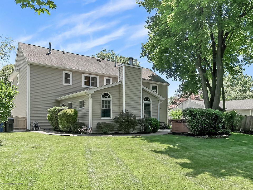 1st image of 202 Beechwood Dr