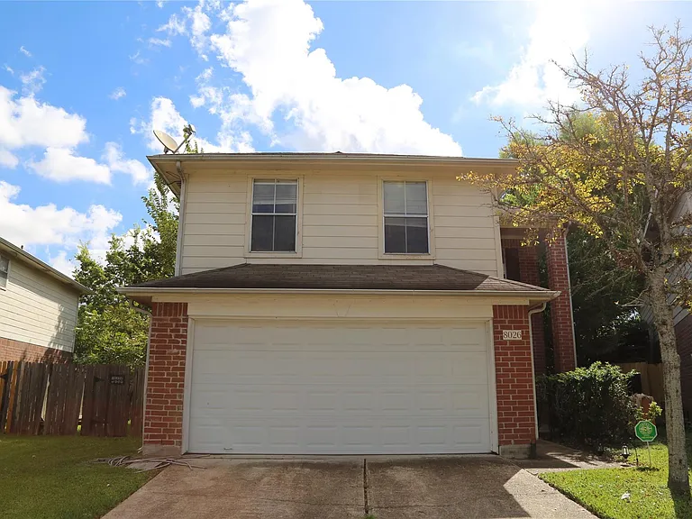 8026 Golf Green Cir — Photo 1
