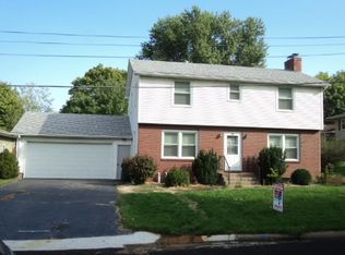 207 Hillcrest Dr, Geneseo, IL 61254