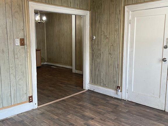 3rd image of 21 Slingerland St #1