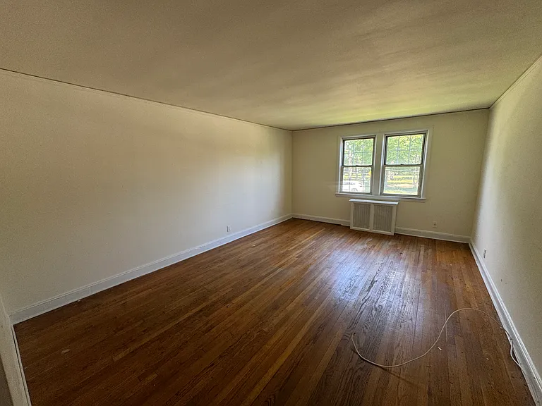 148-35 Bayside Ave #3D — Photo 1