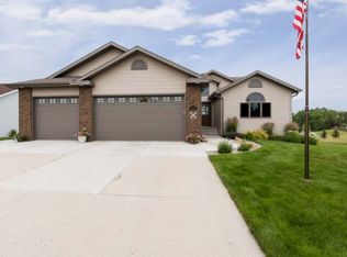 812 Stagecoach Cir, Bismarck, ND 58503
