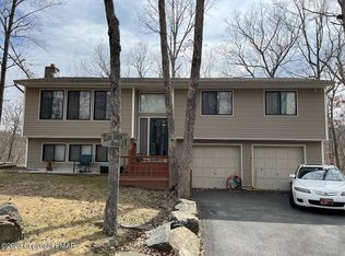 129 Oxford St, Bushkill, PA 18324
