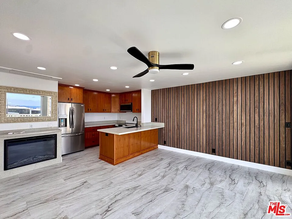 11916 Whalers Ln