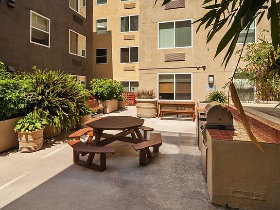 3rd image of 1435 India St Unit 418