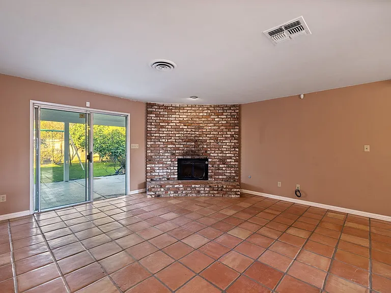 6412 Manchester Ln — Photo 10