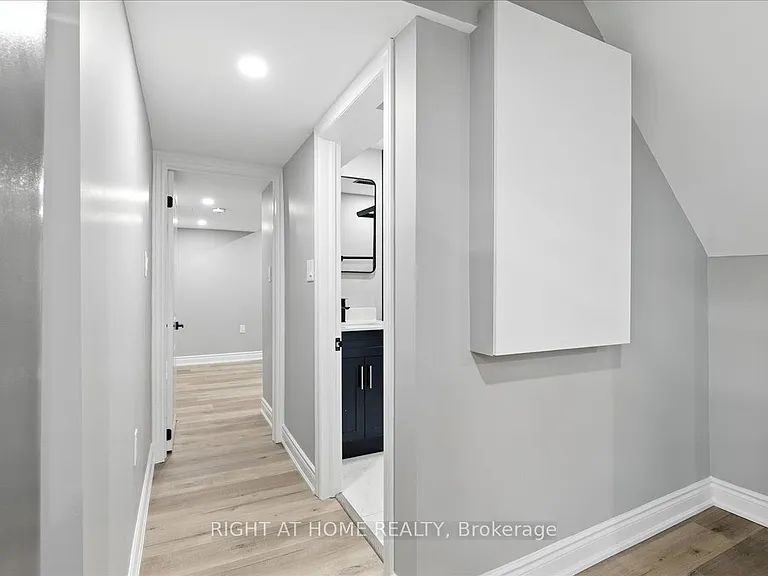 1 Lorilee Cres — Photo 8
