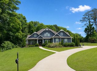 2256 Lake Circle Dr, Tupelo, MS 38801