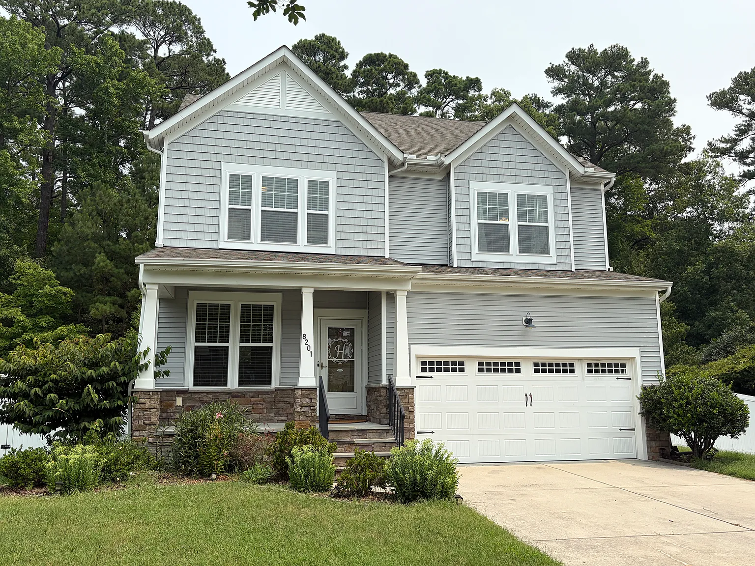 Gorgeous Large Family Home — Photo 2