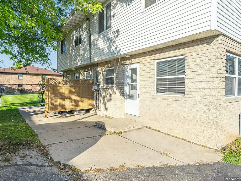 419-1704 N Westfield St — Photo 44