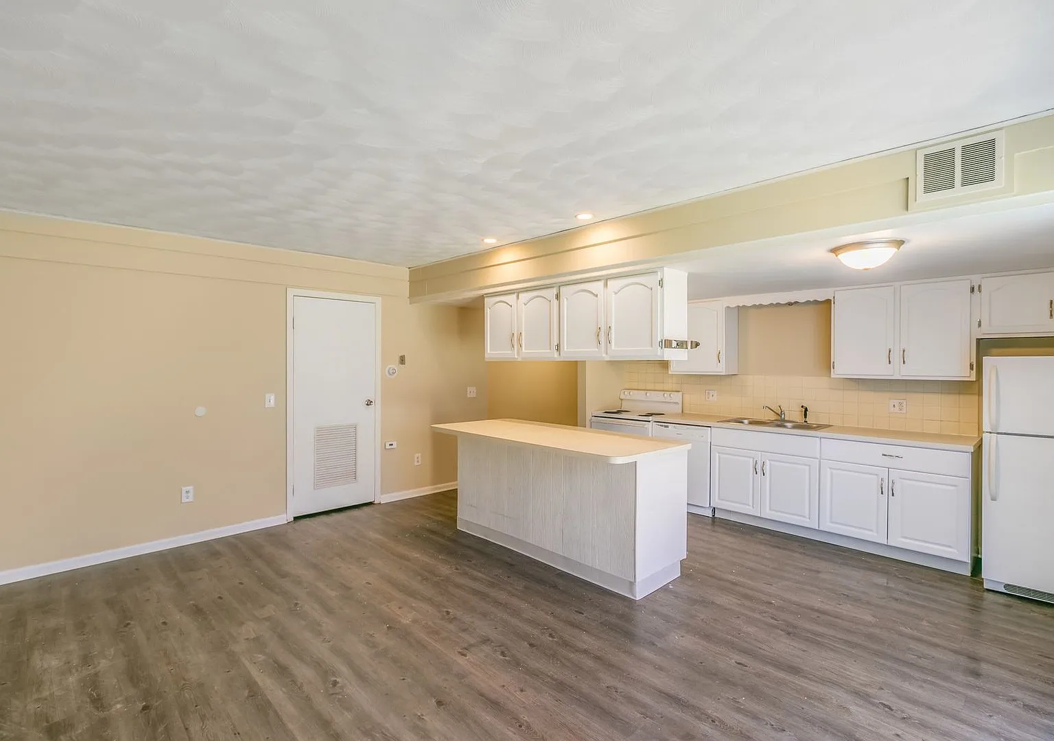 Southtree Apartments (Southtree LLC) — Photo 4