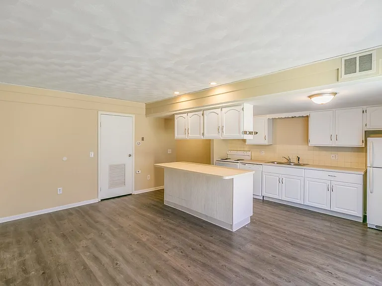 1306 E Miller Road 6114 Beechfield Dr — Photo 4