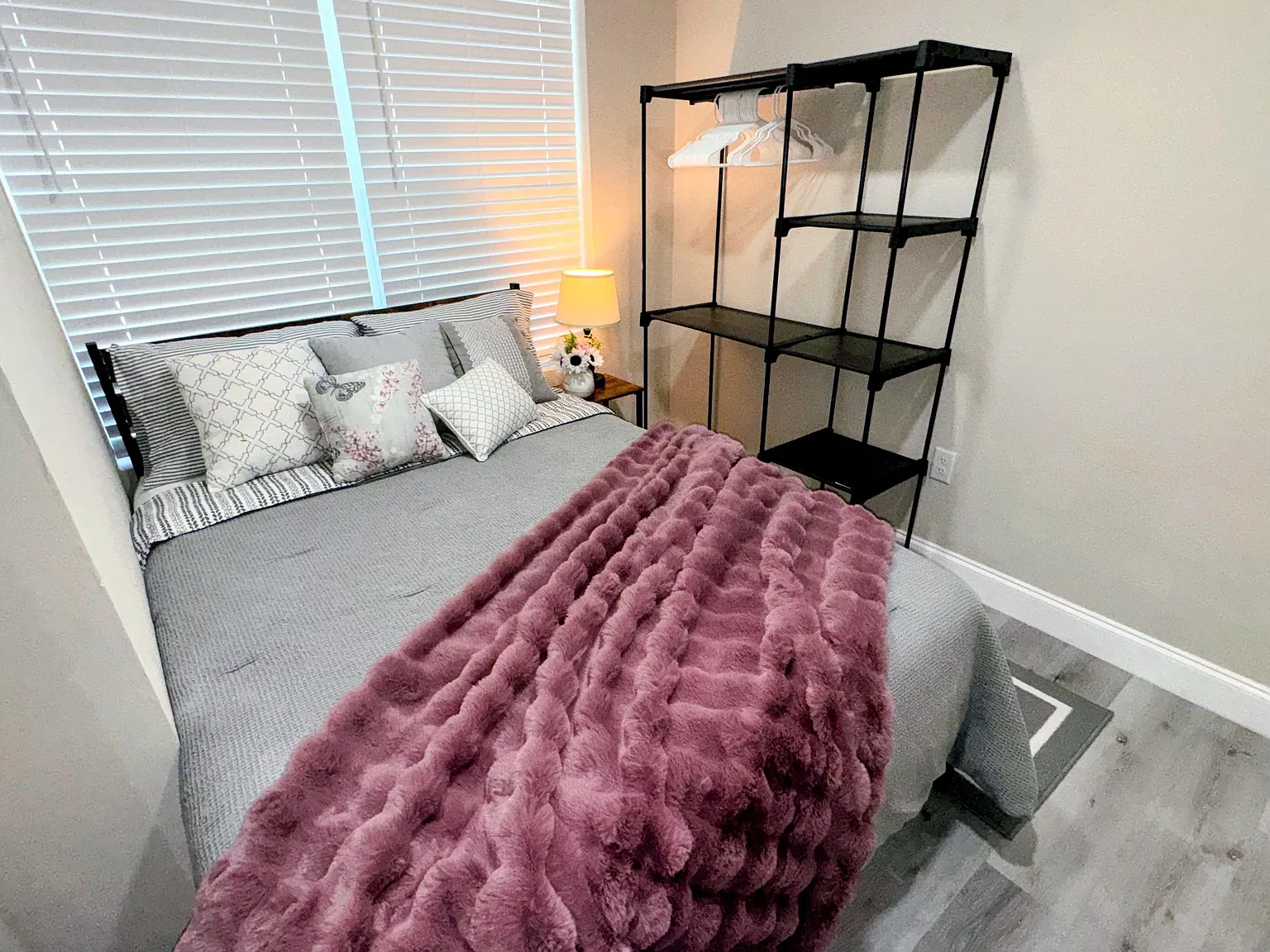 4 bed, 2.0 bath, 2500 sqft, $841 — Photo 3