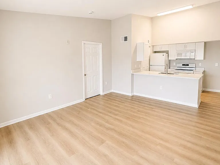 141 SW Palm Dr #306 — Photo 7